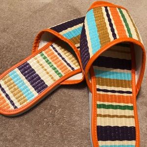 Multicolor woven slippers